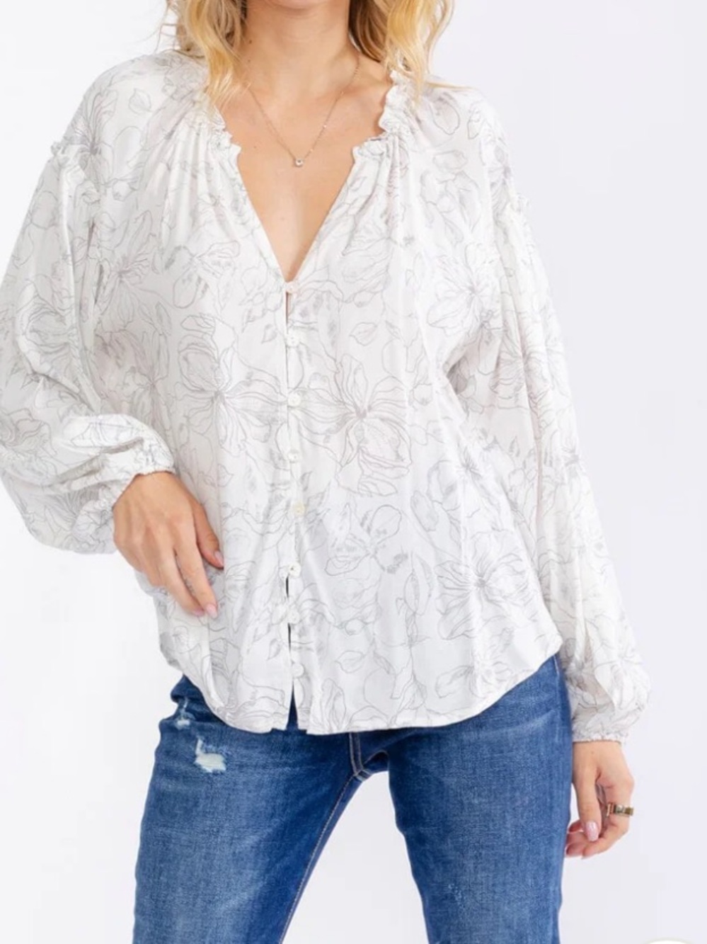 Boho NWOT boho Soul Lightweight White Floral Button-Front Blouse S-M